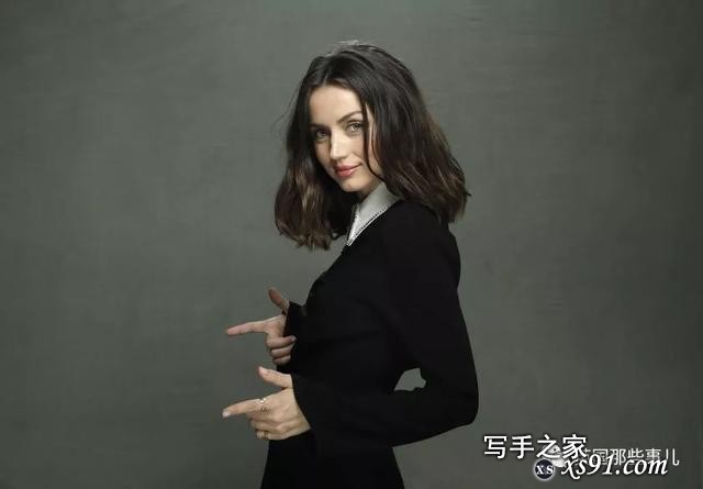 她是新任007邦女郎，也是梦露…这个古巴妹子，凭啥成了新一代性感女神？-32.jpg