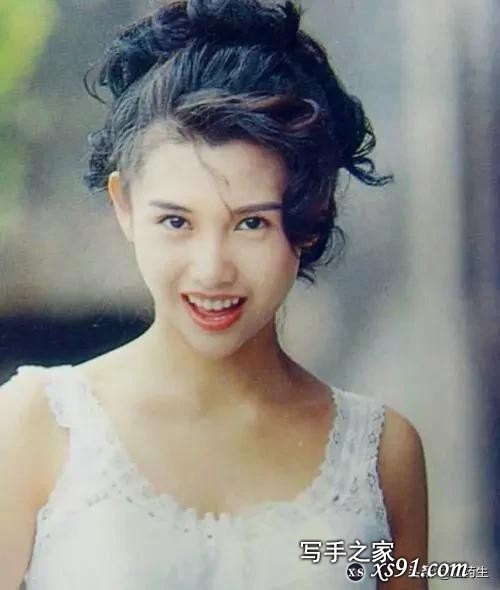 她曾是香港第一性感美人，后来活成了女人最羡慕的样子-8.jpg