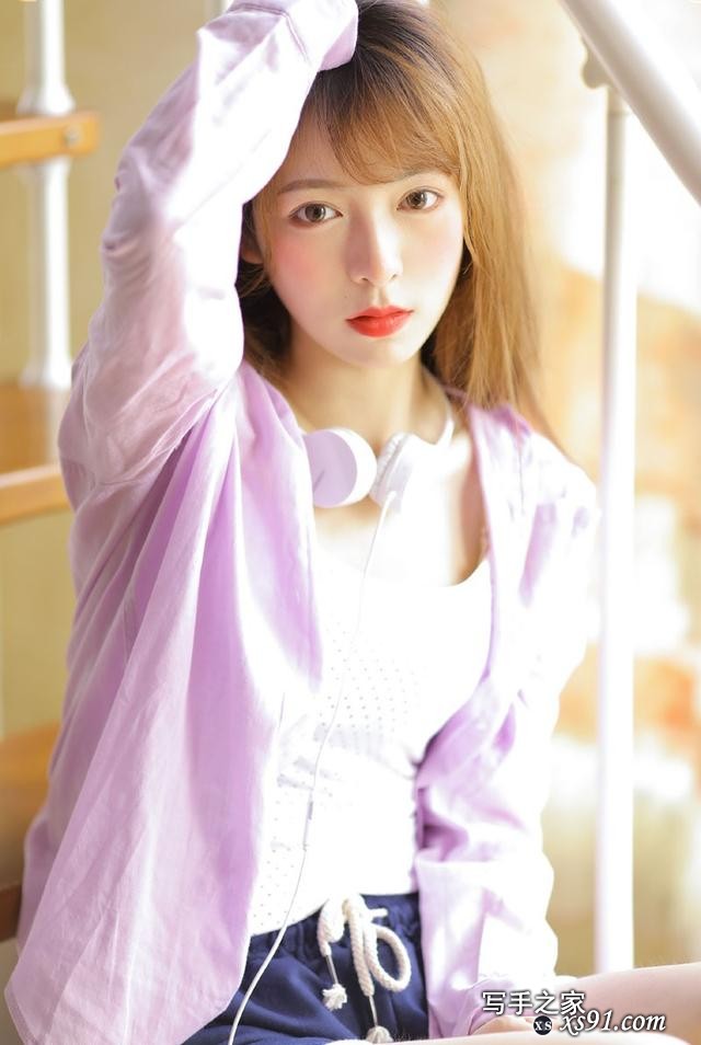 2020年5月18日福利，紫衣美女性感美腿诱惑写真-5.jpg