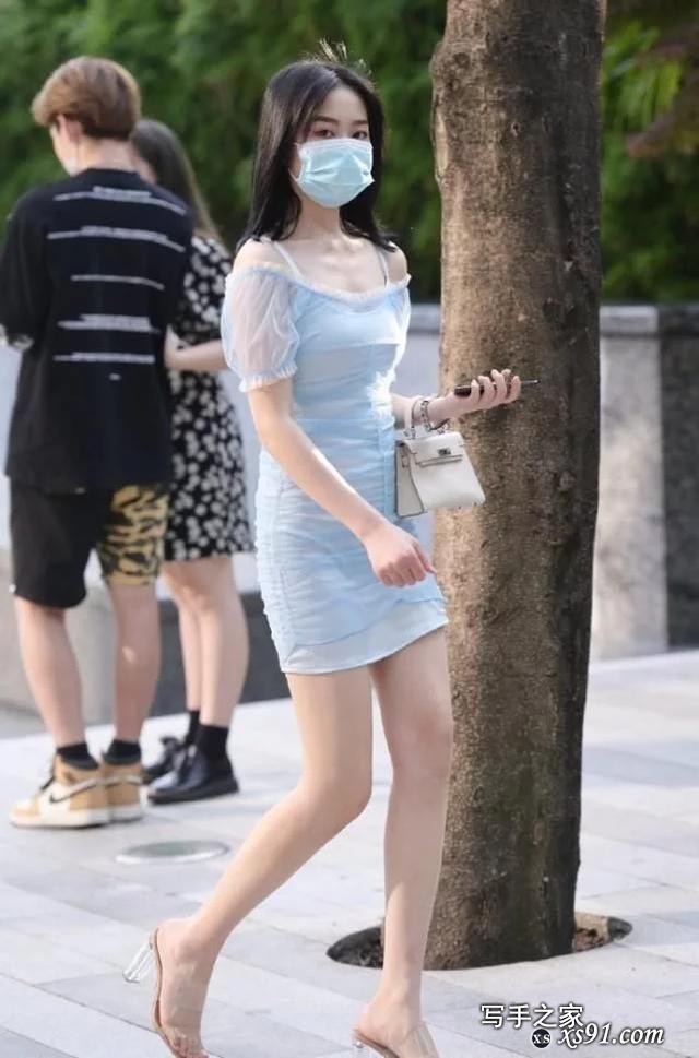 美女街拍：性感美女白嫩大胆美女街拍-1.jpg