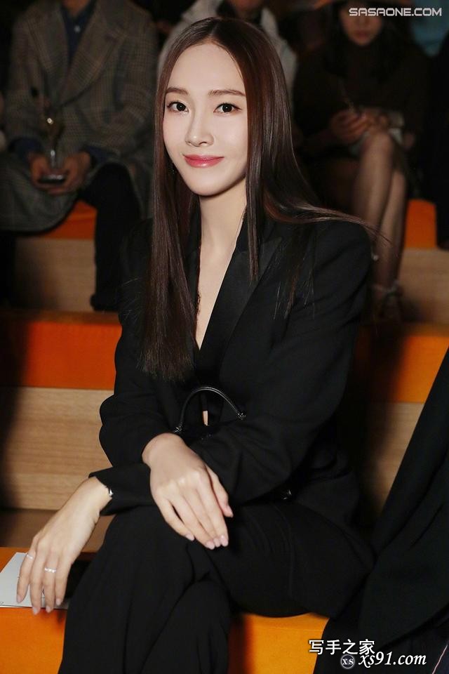 韩国美女明星郑秀妍Jessica黑长直细腰美腿女神造型-1.jpg