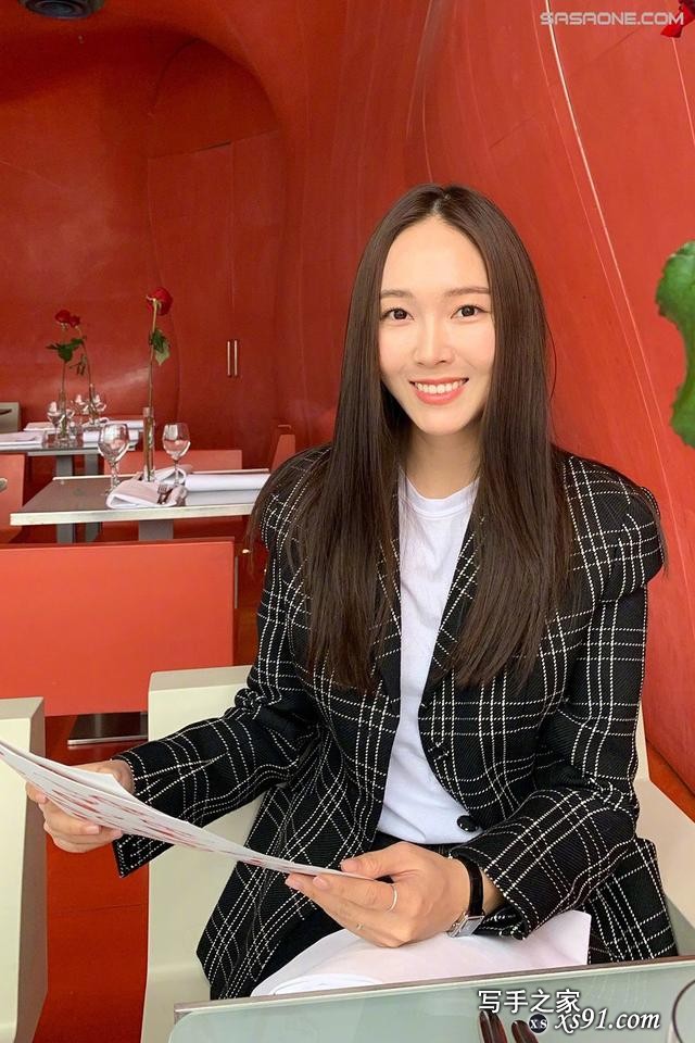 韩国美女明星郑秀妍Jessica黑长直细腰美腿女神造型-5.jpg
