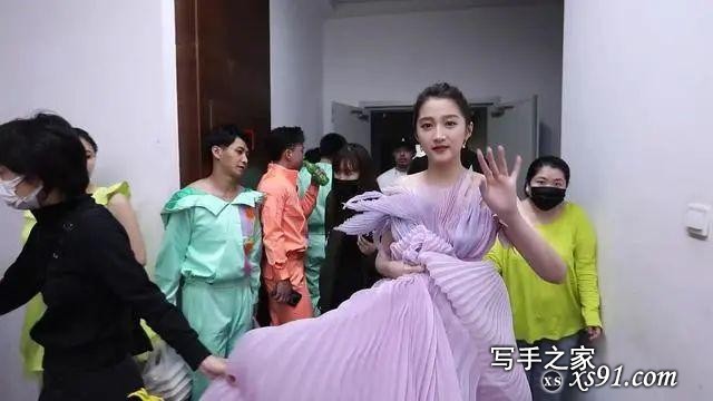 央视镜头是美女照妖镜！热巴杨紫杨颖关晓彤谁魅力足？-14.jpg