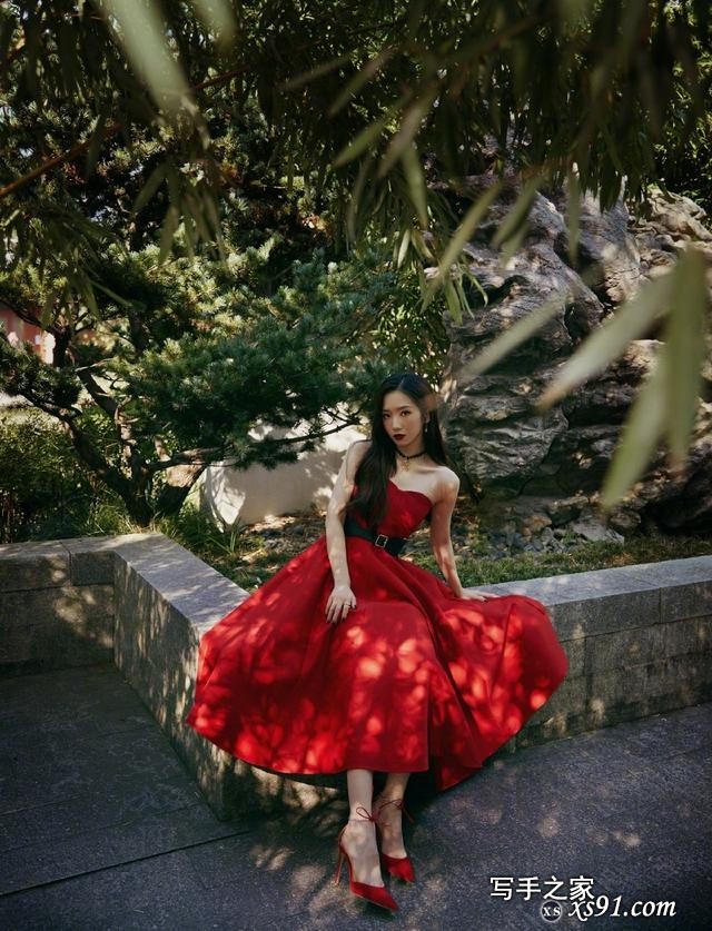 一眼万年系列，秋日艳丽红裙美人，娇艳欲滴的红墙玫瑰-14.jpg