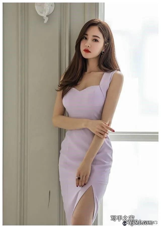 气质迷人的美女，身材曼妙，连衣裙彰显与众不同的女人韵味-1.jpg