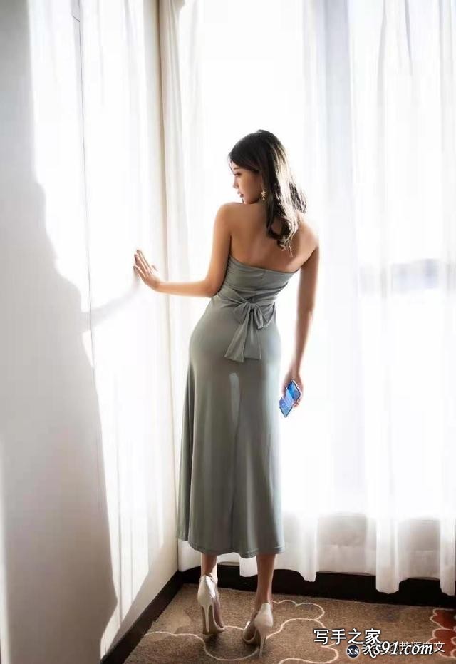 美女壁纸图片 : 紧身长裙凸显精致身材-3.jpg