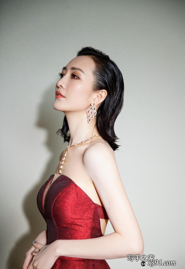 39岁王鸥，演技过人的性感女神，颜值身材俱佳太迷人-3.jpg