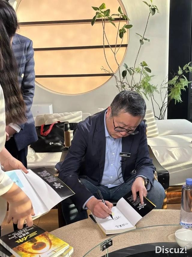 封面新闻对话刘慈欣：《三体》之后，我一直耐心等待灵感的降临-3.jpg